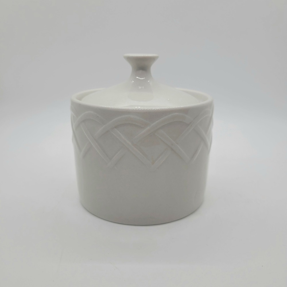 Oneida Picnic White Stoneware Sugar Bowl with Lid Embossed Basketweave Pattern - Picture 4 of 9